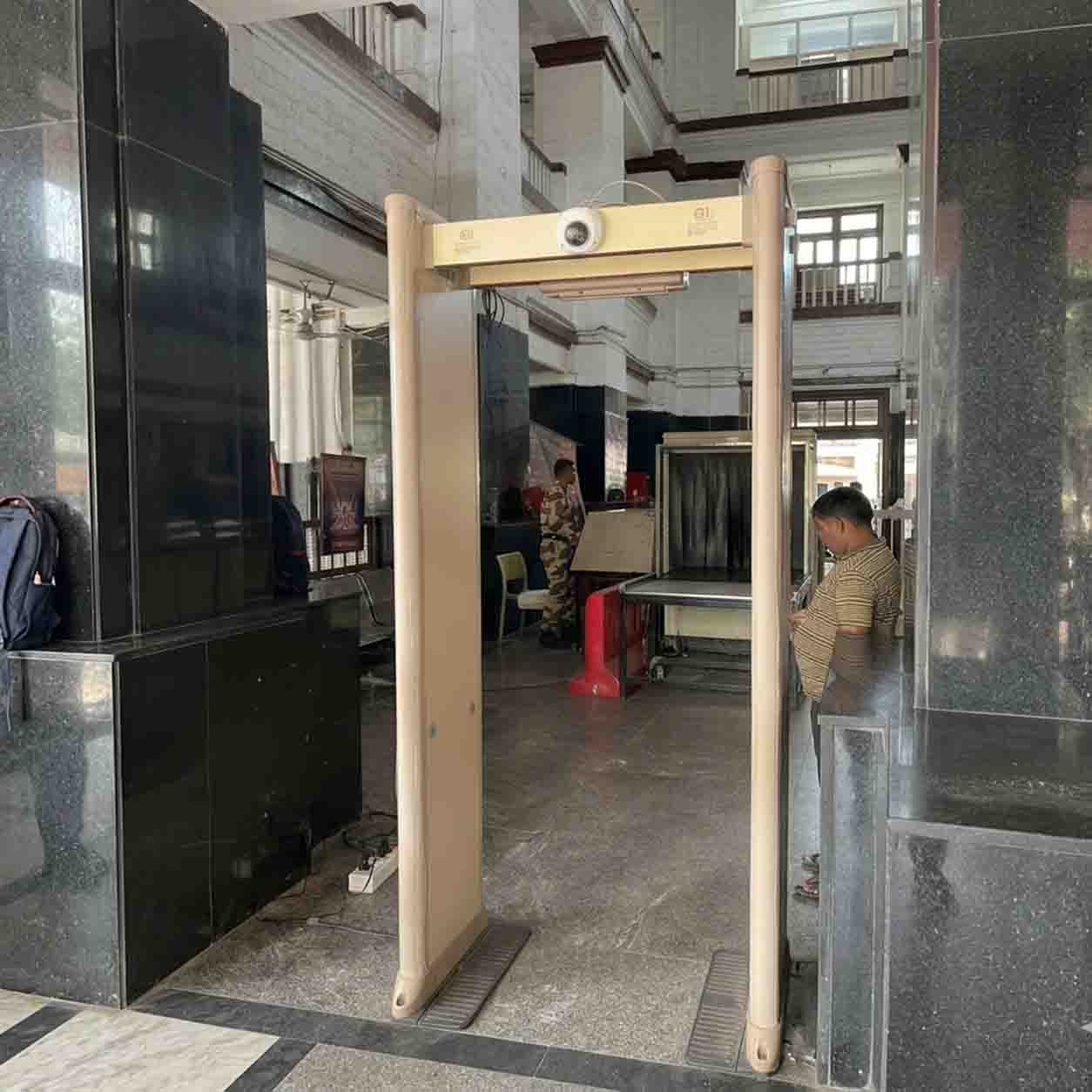 Advanced Passenger Screening Solution with Door Frame Metal Detector